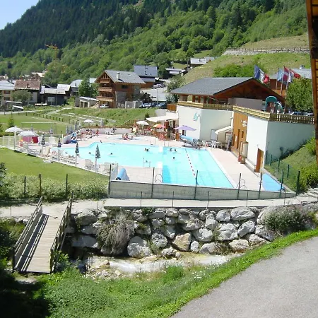 Daire Spacieux Avec Grande Terrasse Et Parking A Champagny-en-vanoise - Fr-1-464-37 *