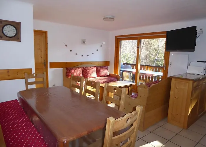 Spacieux Avec Grande Terrasse Et Parking A Champagny-en-vanoise - Fr-1-464-37 *