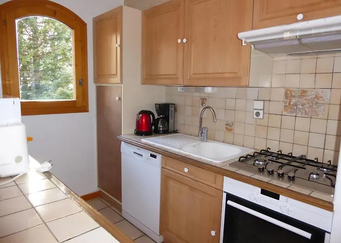 Daire Spacieux Avec Grande Terrasse Et Parking A Champagny-en-vanoise - Fr-1-464-37