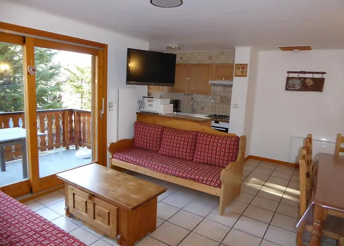Daire Spacieux Avec Grande Terrasse Et Parking A Champagny-en-vanoise - Fr-1-464-37 *