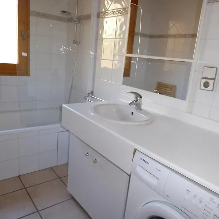 Spacieux Avec Grande Terrasse Et Parking A Champagny-en-vanoise - Fr-1-464-37 Apartamento