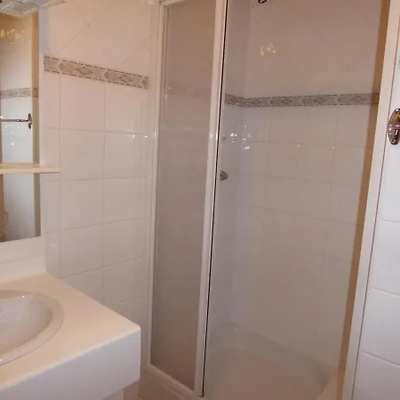 Spacieux Avec Grande Terrasse Et Parking A Champagny-en-vanoise - Fr-1-464-37 Apartamento *