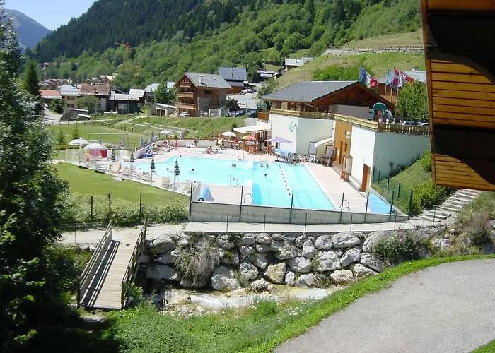 Apartment Spacieux Avec Grande Terrasse Et Parking A Champagny-en-vanoise - Fr-1-464-37 *