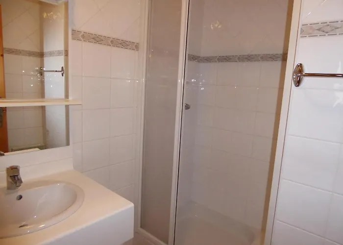 Spacieux Avec Grande Terrasse Et Parking A Champagny-en-vanoise - Fr-1-464-37 Apartment *